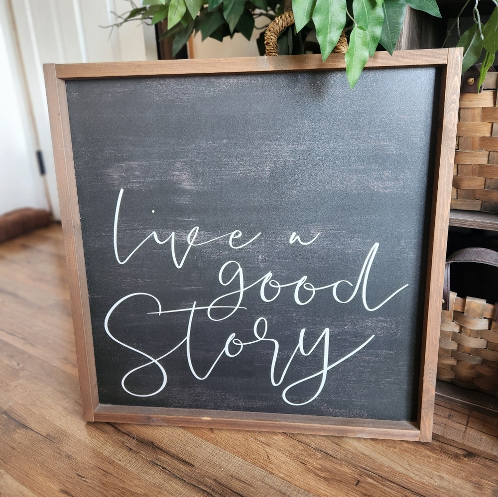 Live a good story Hanging Wall Decor